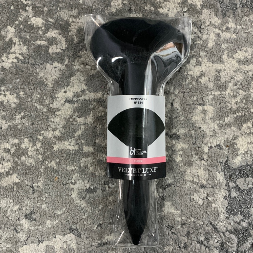 It empress fan cheek makeup brush